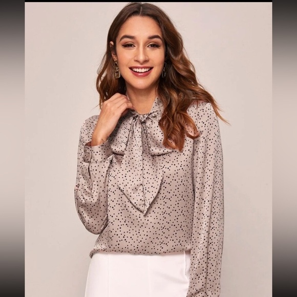 Tops - 🤍🩵2 FOR $15🩵🤍 Polka dot rose gold blouse​​​